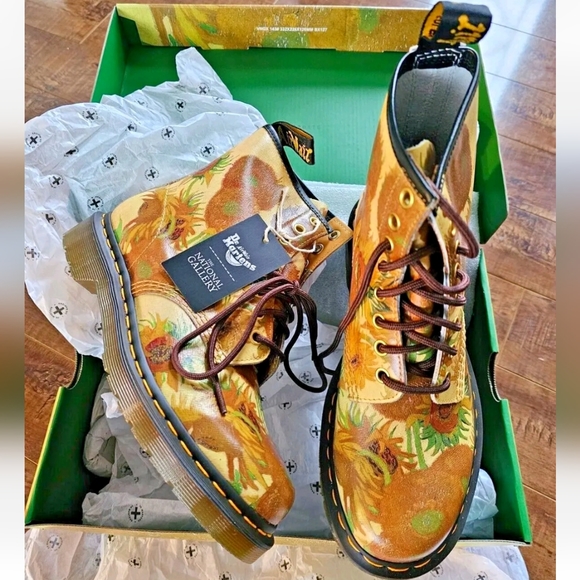DR. MARTENS x THE NATIONAL GALLERY 1460 Van Gogh Sunflowers Sz US 8 Women/ 7 Men - Picture 1 of 10